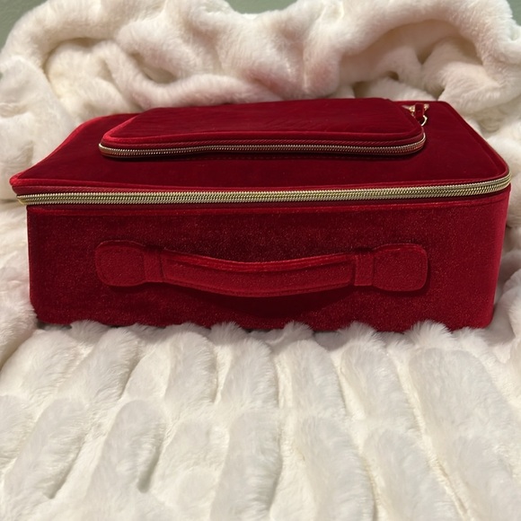 Estée Lauder Holiday Edition Red Velvet Makeup Tote Bag - Picture 3 of 6